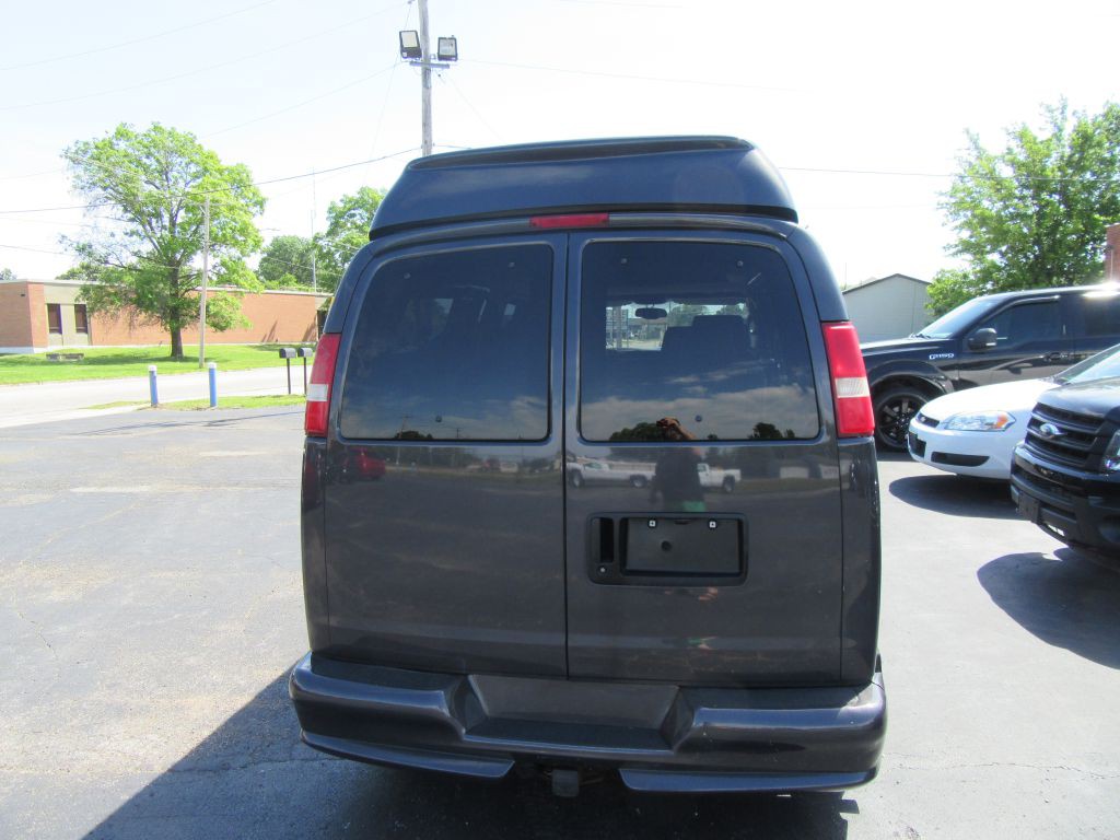 2004 Chevrolet Express Image 5