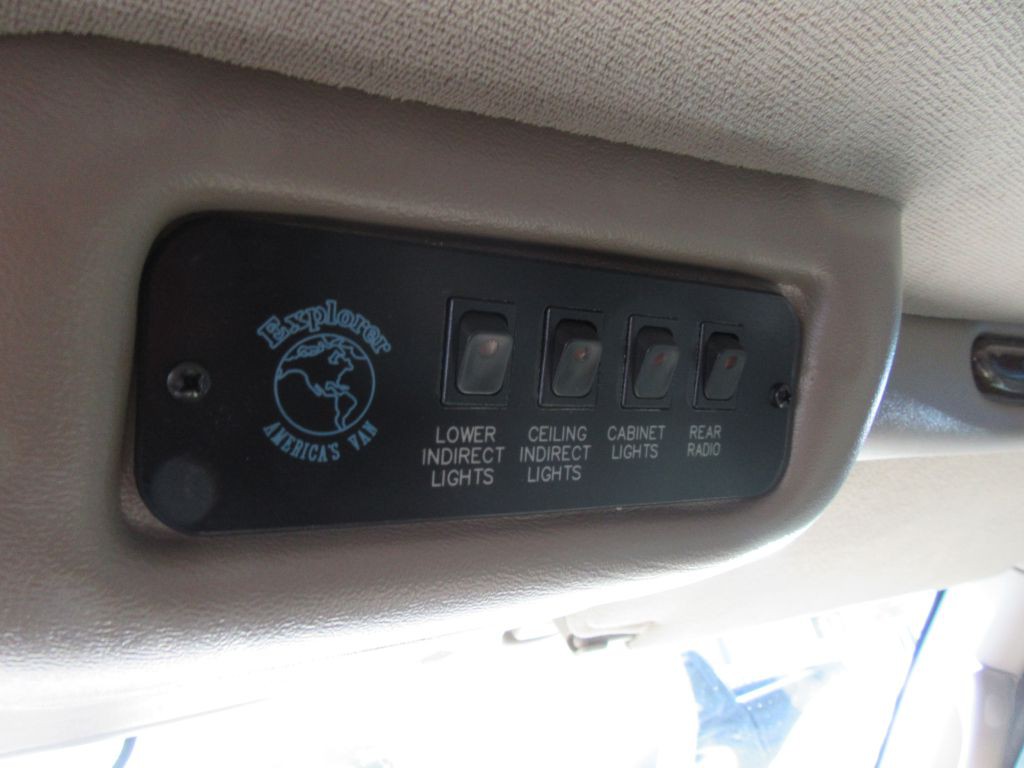 2004 Chevrolet Express Image 14