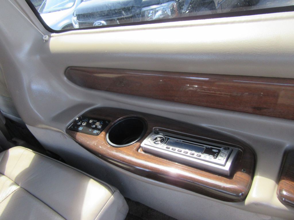 2004 Chevrolet Express Image 20