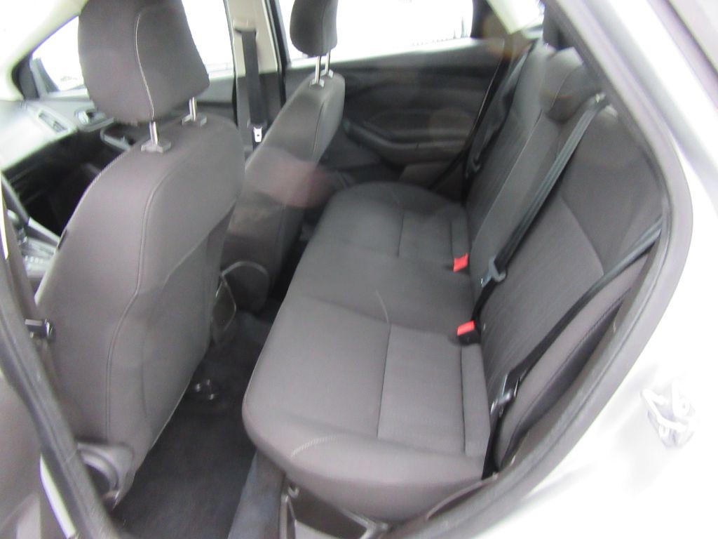 2016 Ford Focus Image 9