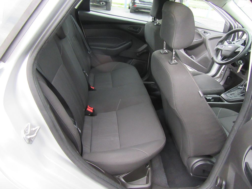 2016 Ford Focus Image 10