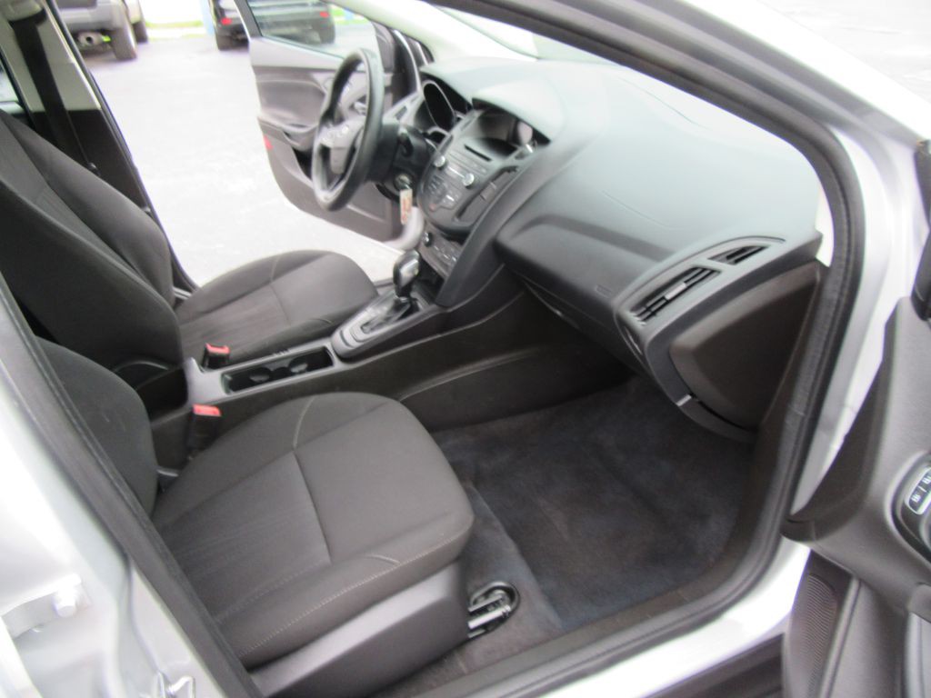 2016 Ford Focus Image 11