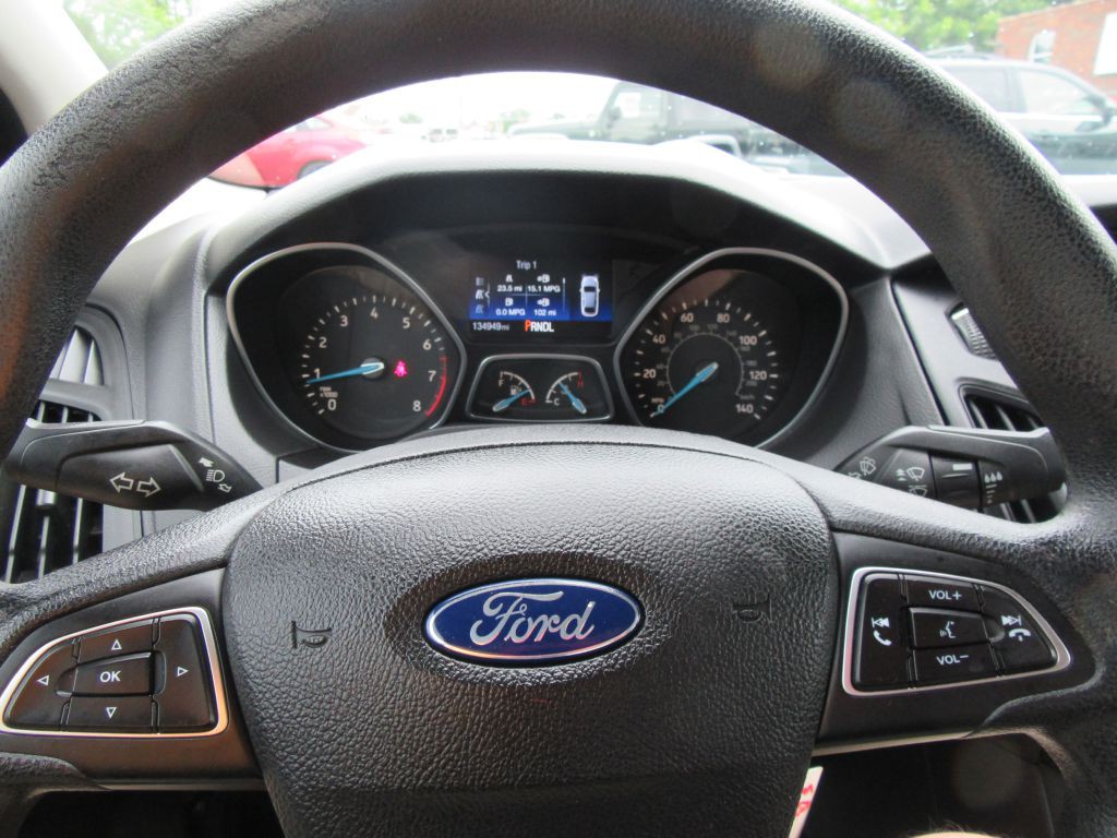 2016 Ford Focus Image 12