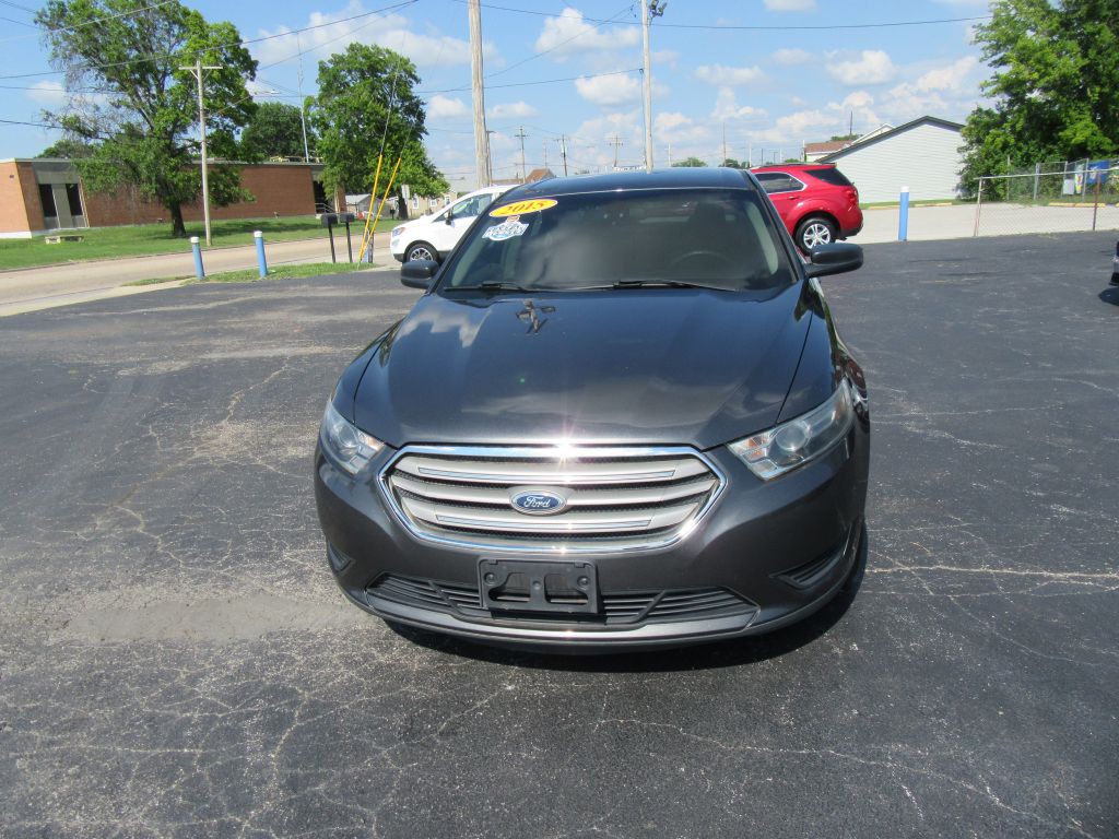 2015 Ford Taurus Image 2