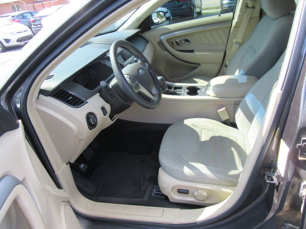 2015 Ford Taurus Image 9