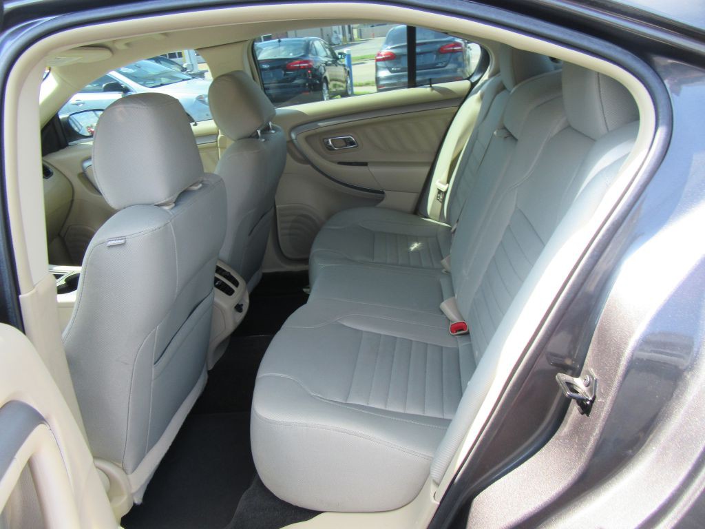 2015 Ford Taurus Image 10