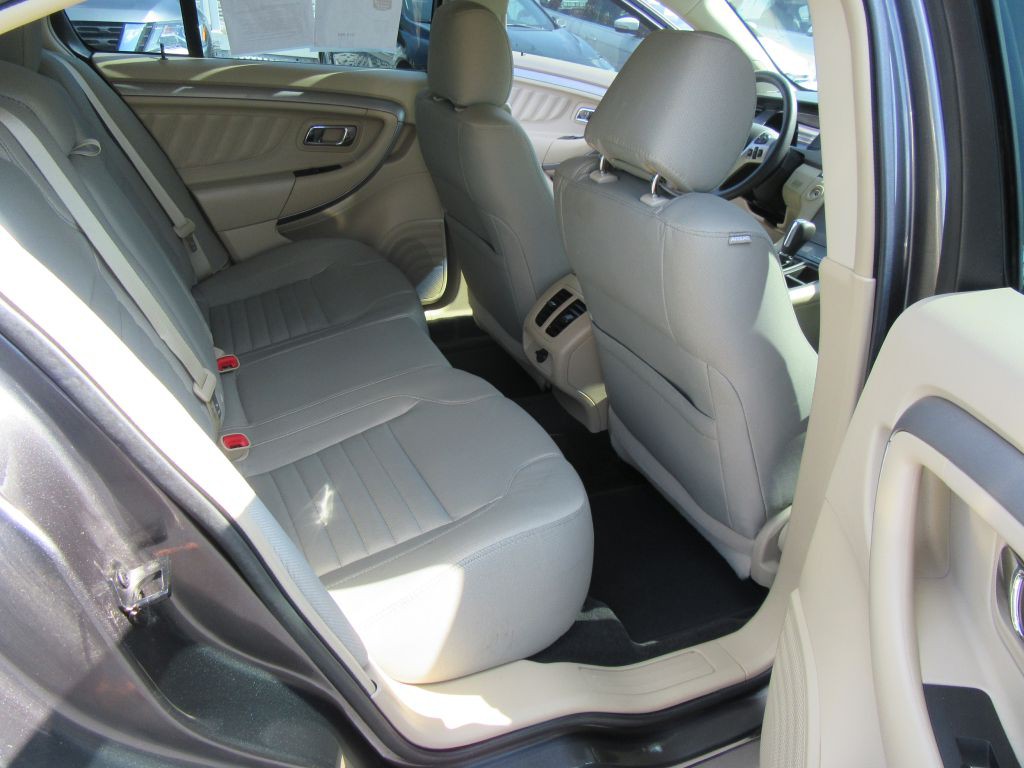 2015 Ford Taurus Image 11