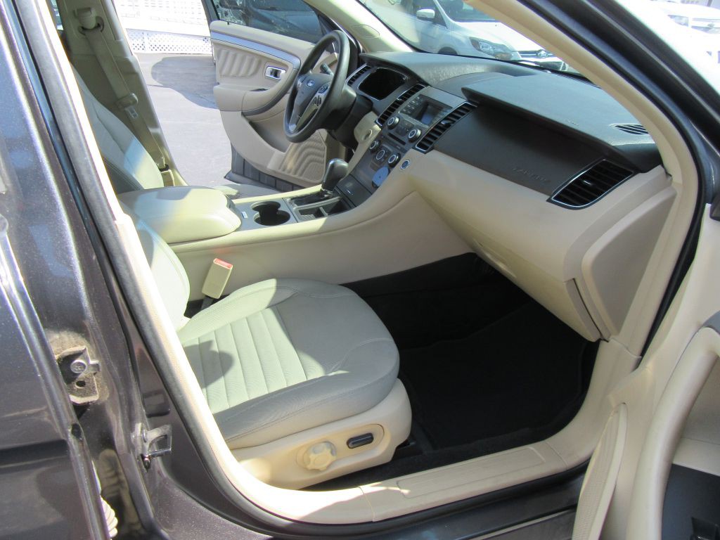 2015 Ford Taurus Image 12