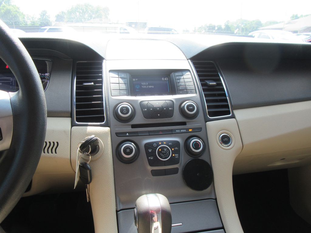 2015 Ford Taurus Image 15