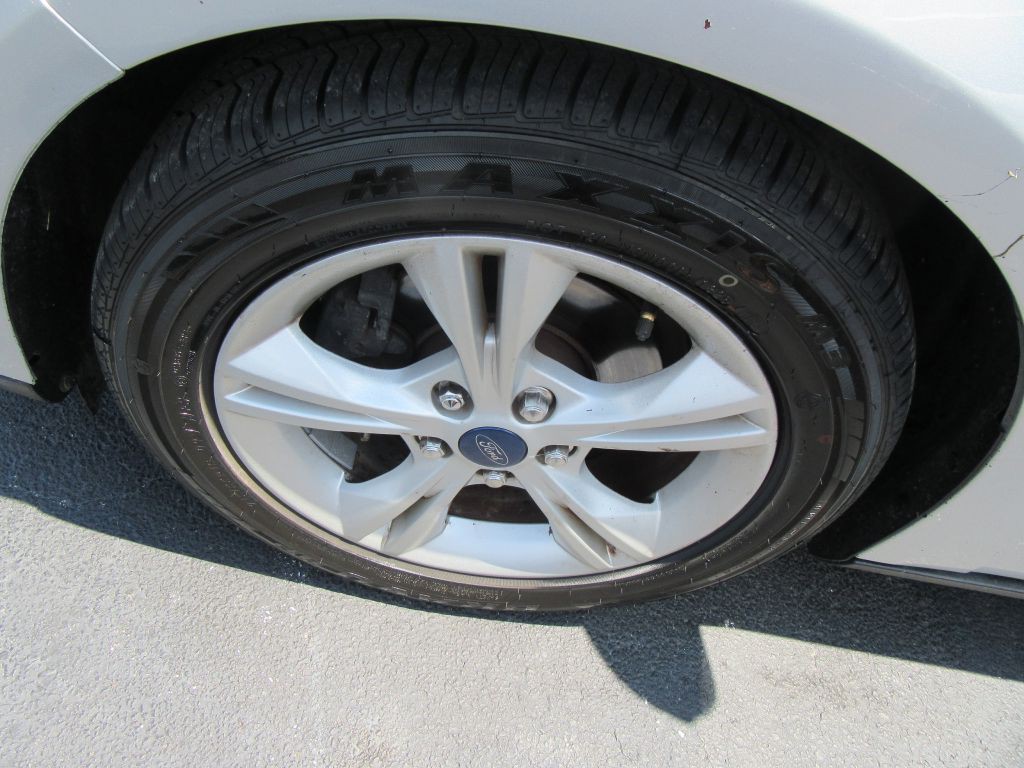2014 Ford Focus Image 16