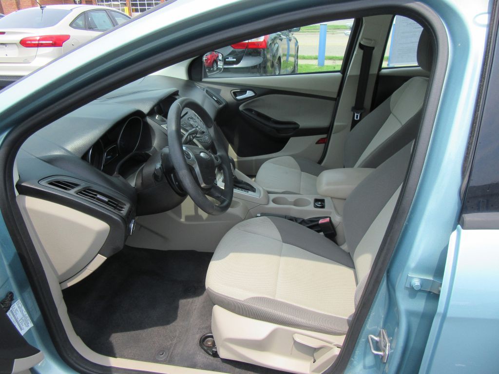 2012 Ford Focus Image 8