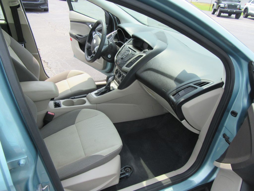 2012 Ford Focus Image 11