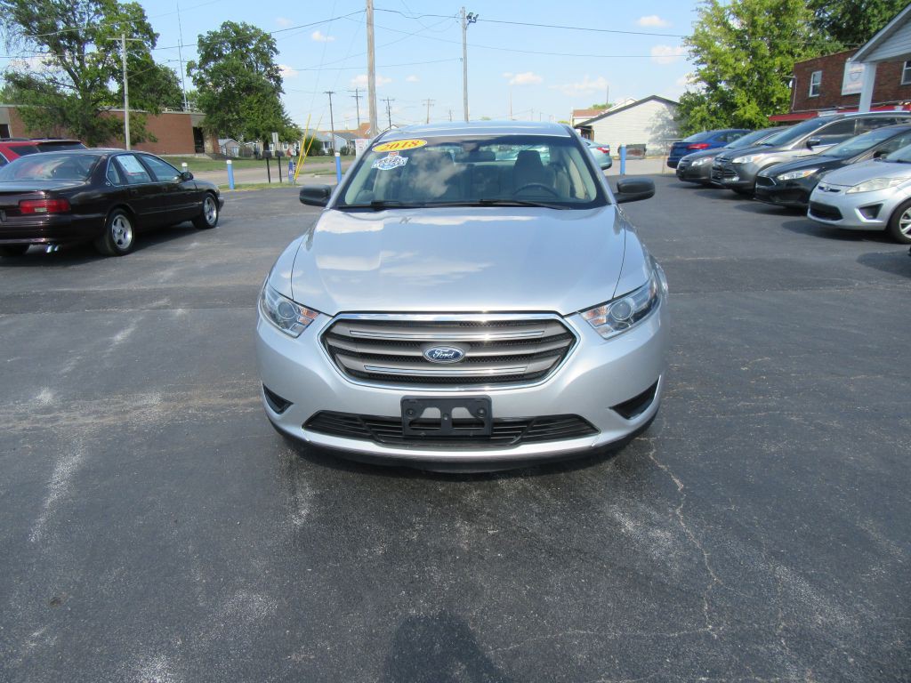 2018 Ford Taurus Image 2