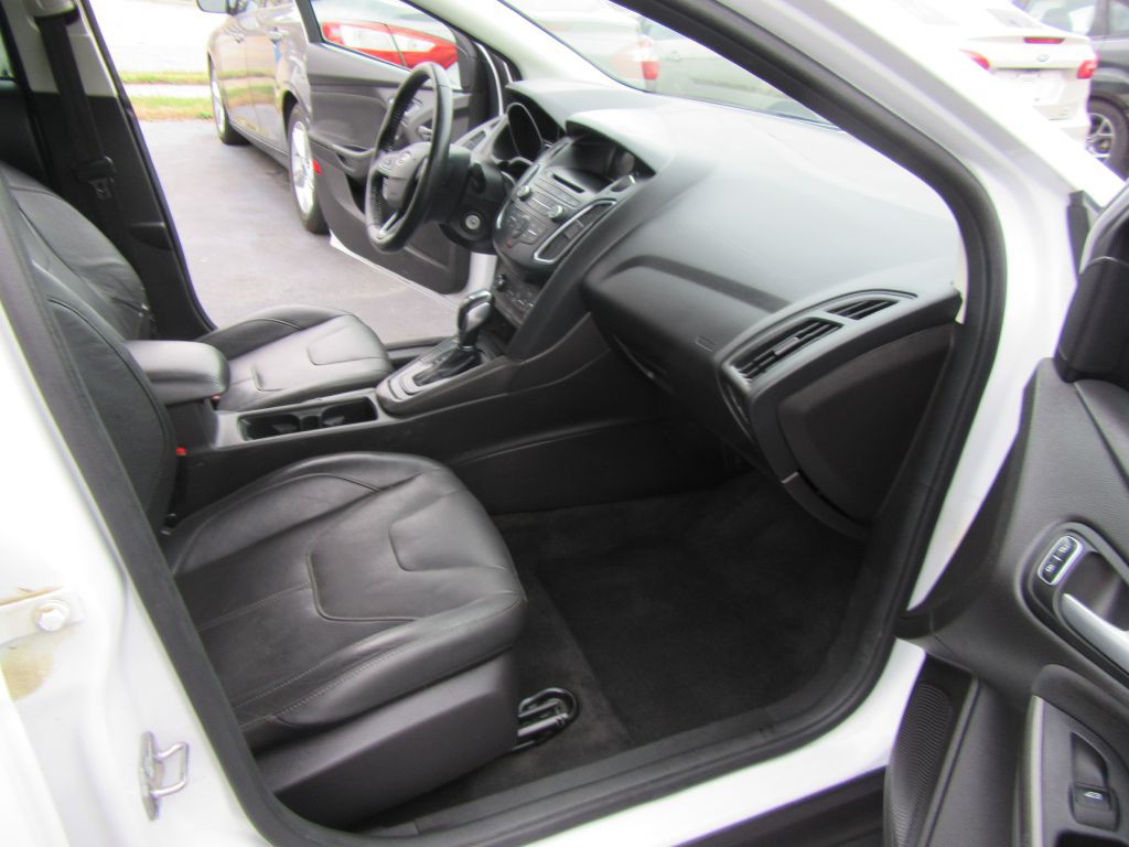 2015 Ford Focus Image 11