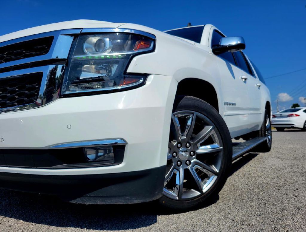 2015 Chevrolet Suburban Image 2