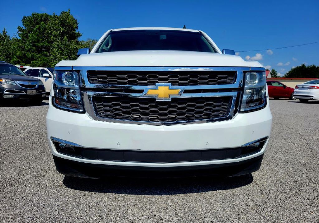 2015 Chevrolet Suburban Image 3