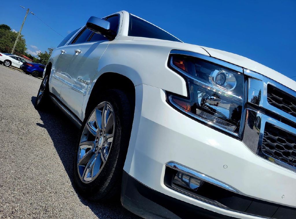2015 Chevrolet Suburban Image 4