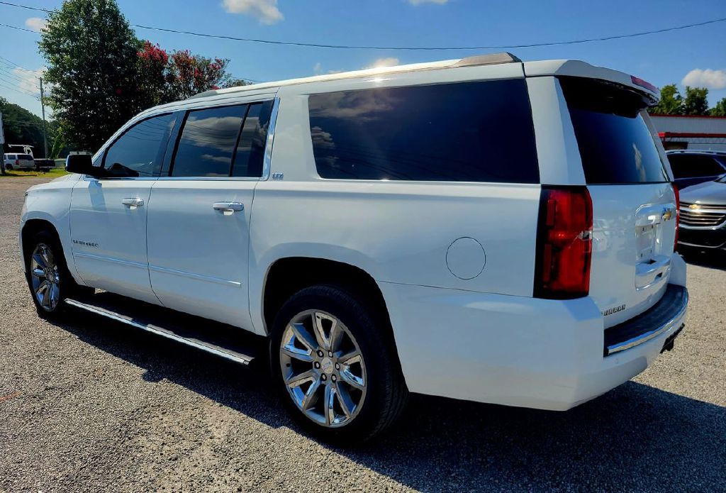 2015 Chevrolet Suburban Image 8