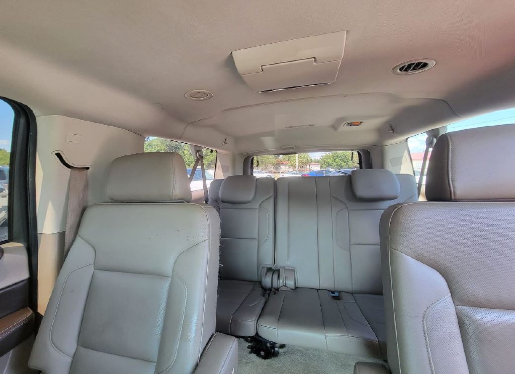 2015 Chevrolet Suburban Image 12