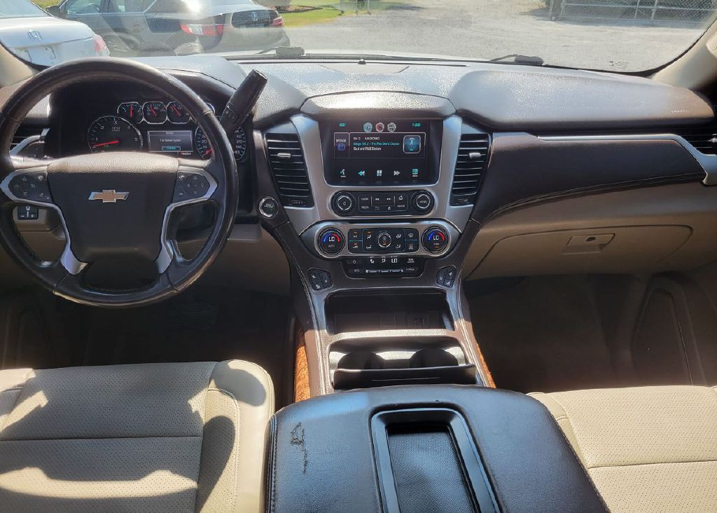 2015 Chevrolet Suburban Image 14