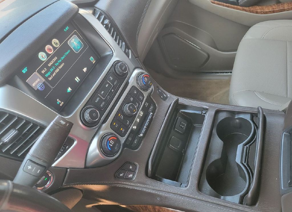 2015 Chevrolet Suburban Image 16