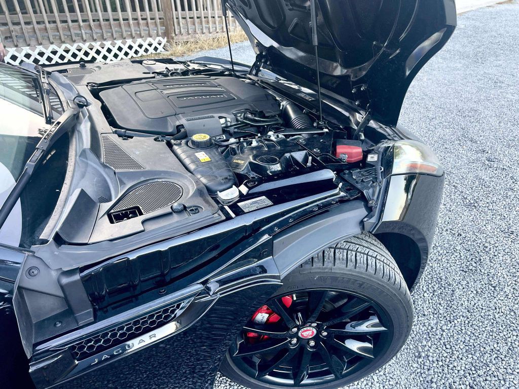 2016 Jaguar F-TYPE Image 9