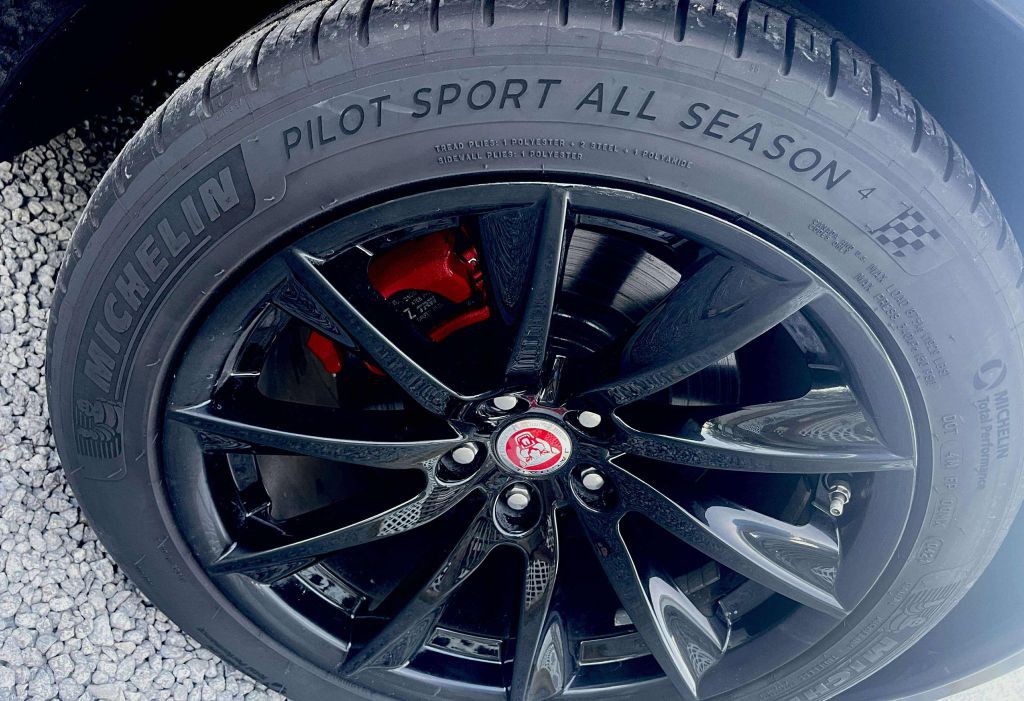 2016 Jaguar F-TYPE Image 15