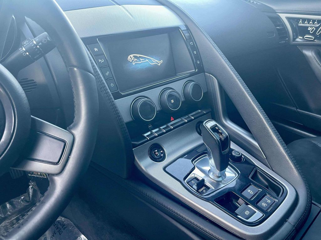 2016 Jaguar F-TYPE Image 18