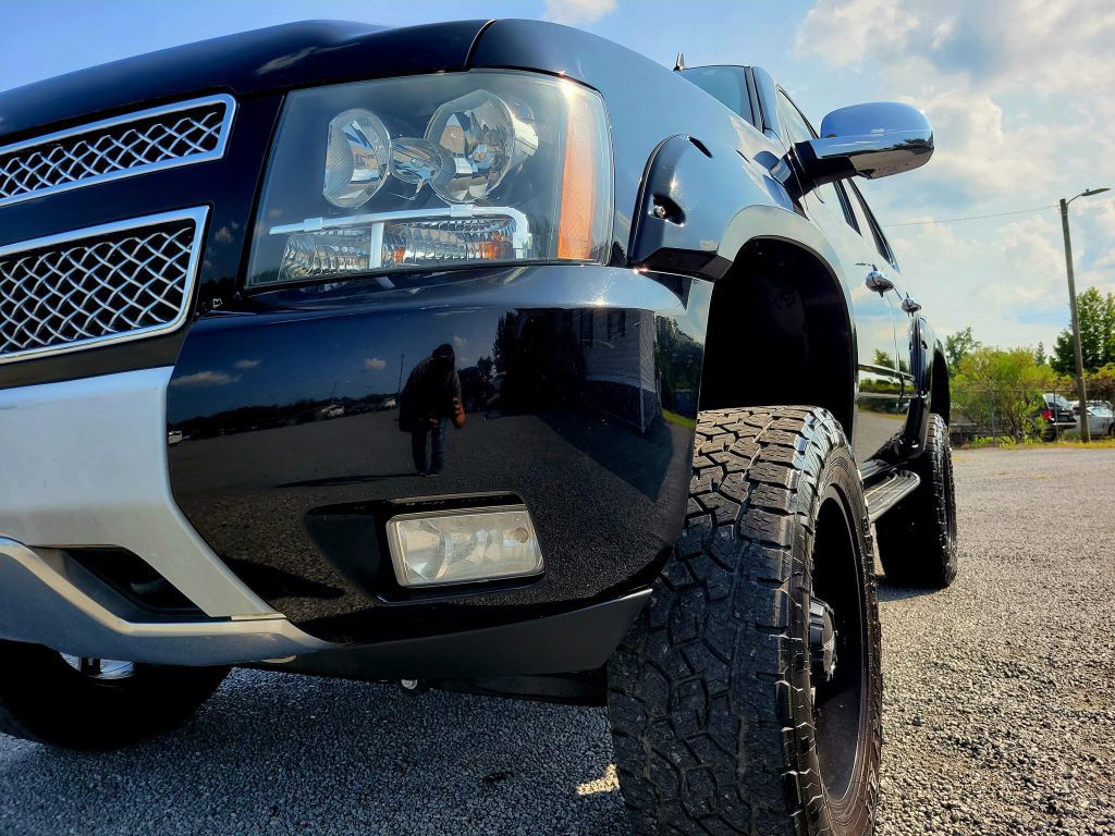 2011 Chevrolet Tahoe Image 2