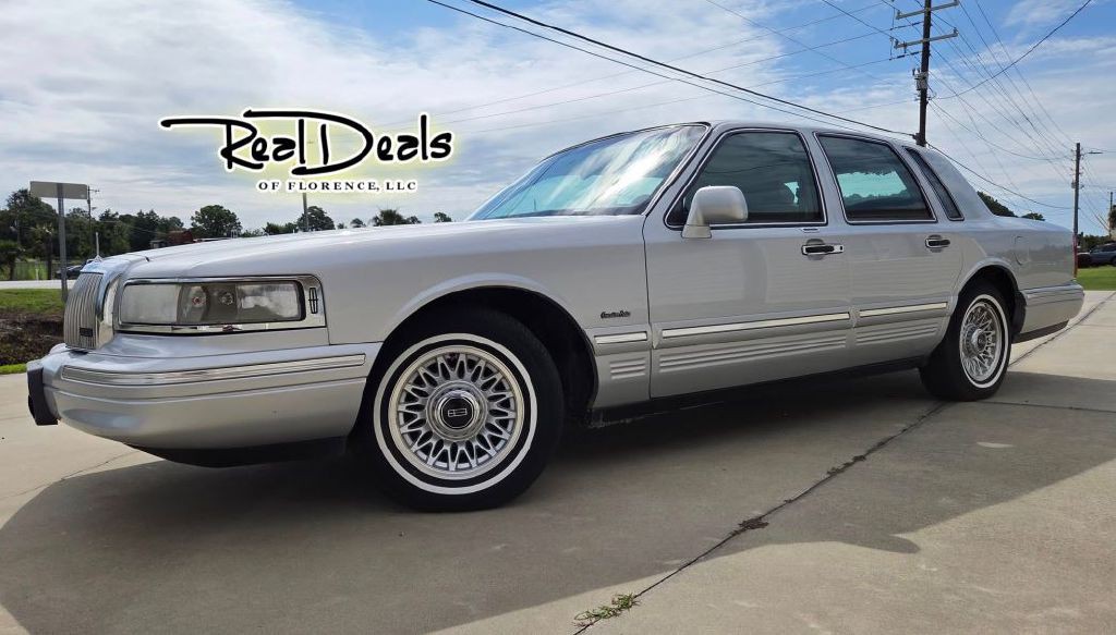 1997 Lincoln Town Car Image 1