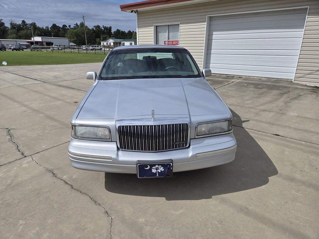 1997 Lincoln Town Car Image 3
