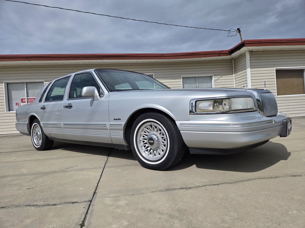 1997 Lincoln Town Car Image 4
