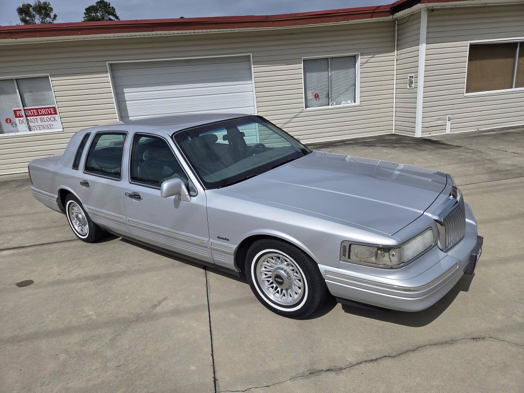1997 Lincoln Town Car Image 5