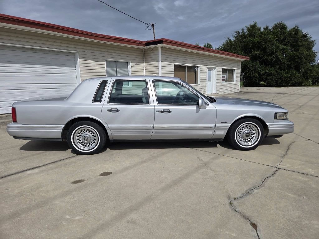 1997 Lincoln Town Car Image 6