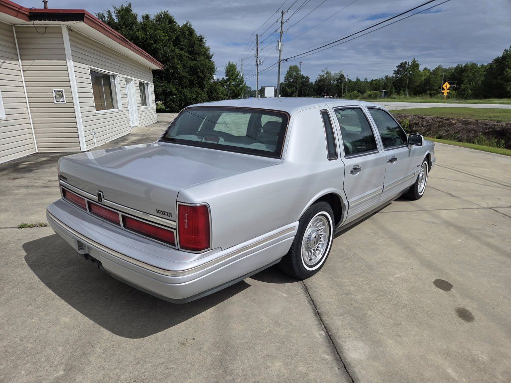 1997 Lincoln Town Car Image 7