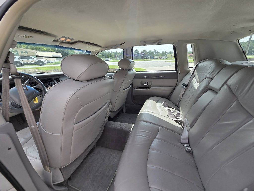 1997 Lincoln Town Car Image 12