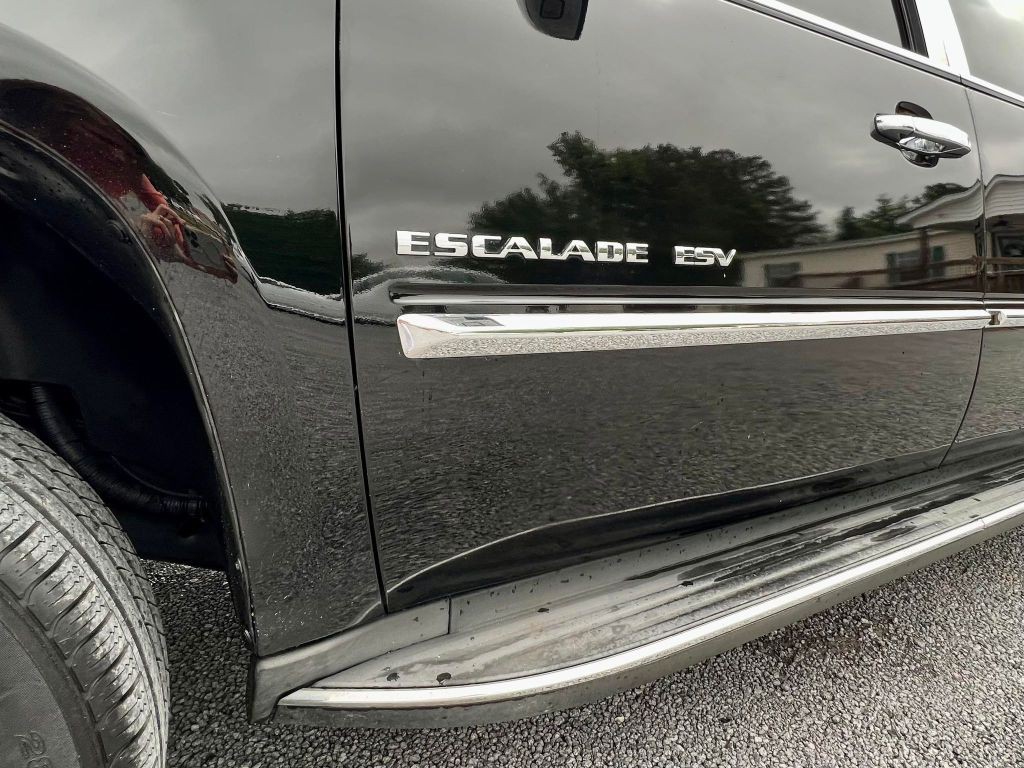 2012 Cadillac Escalade Image 5