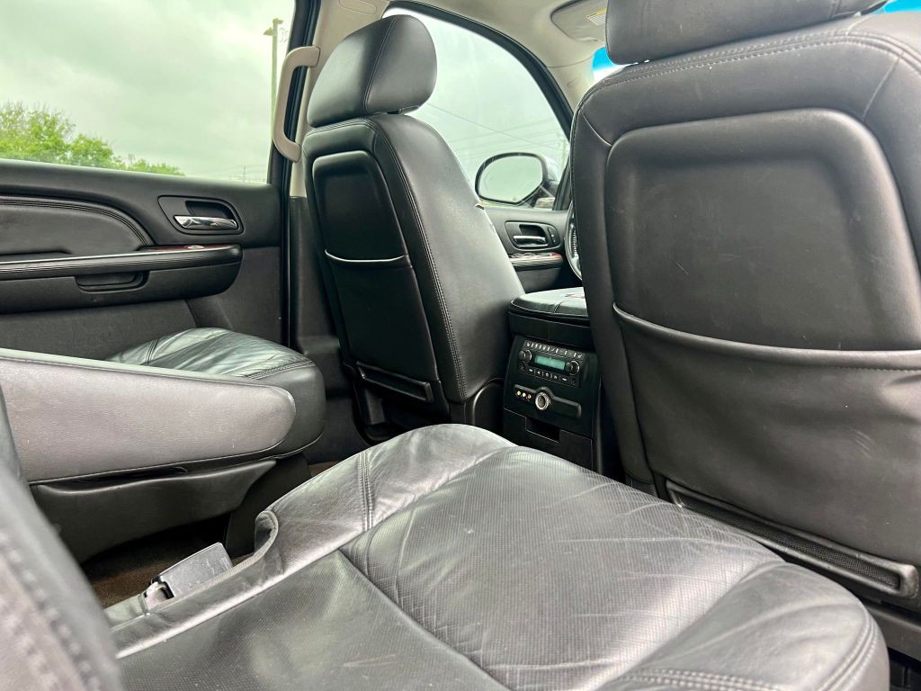 2012 Cadillac Escalade Image 10