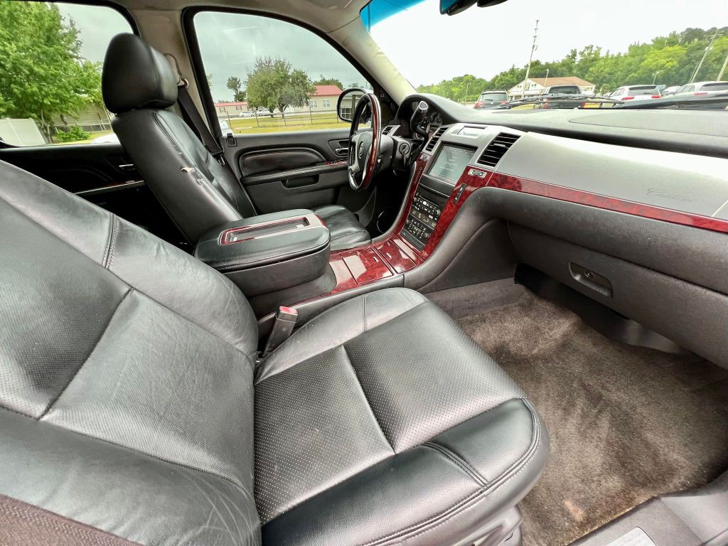 2012 Cadillac Escalade Image 11