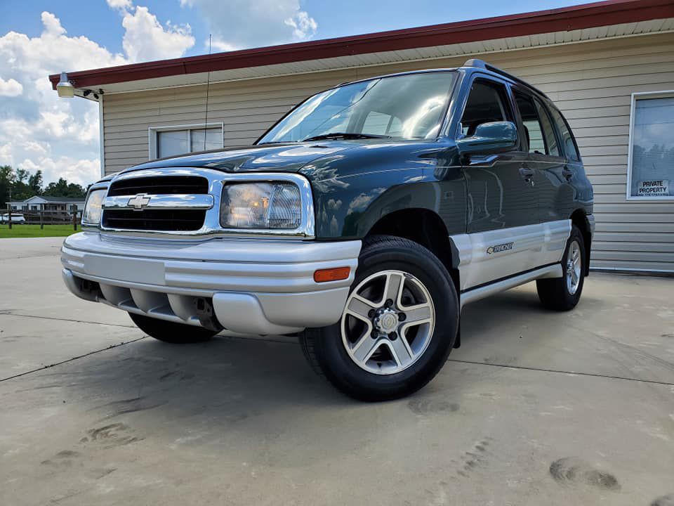 2002 Chevrolet Tracker Image 1