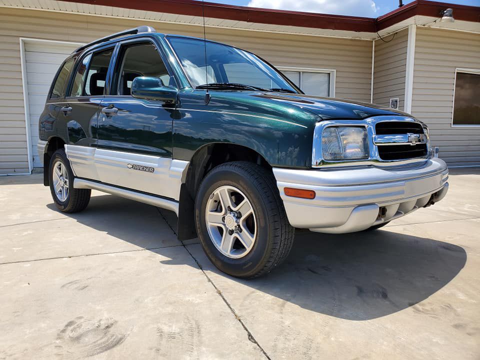 2002 Chevrolet Tracker Image 2