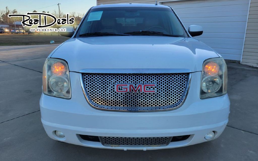 2011 GMC Yukon Image 3