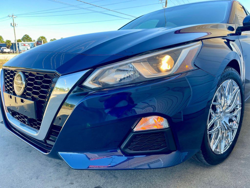 2019 Nissan Altima Image 2