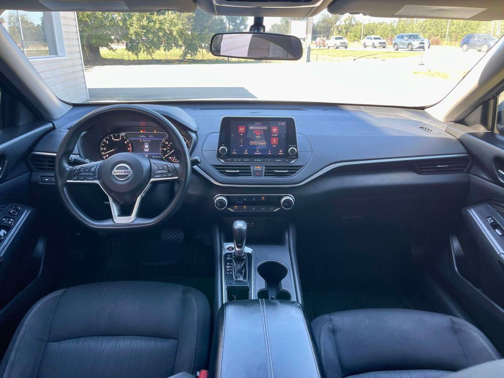 2019 Nissan Altima Image 9