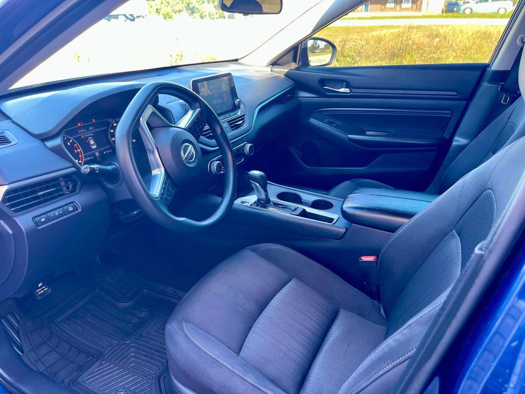 2019 Nissan Altima Image 10