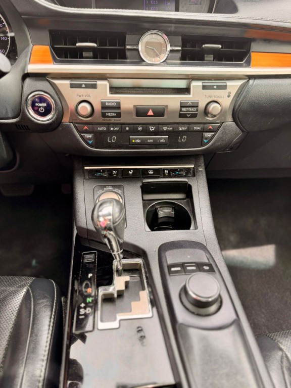 2013 Lexus ES 300 Image 6