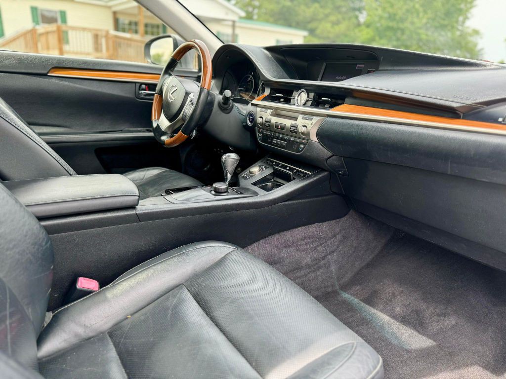 2013 Lexus ES 300 Image 7