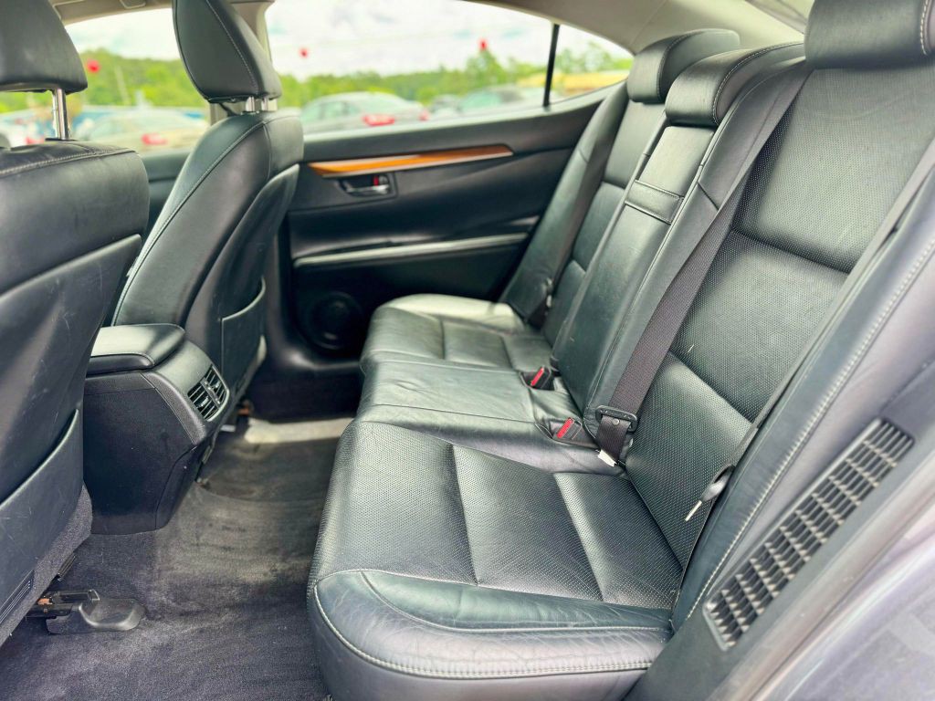 2013 Lexus ES 300 Image 11