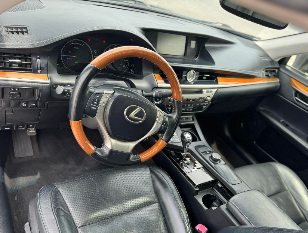 2013 Lexus ES 300 Image 12
