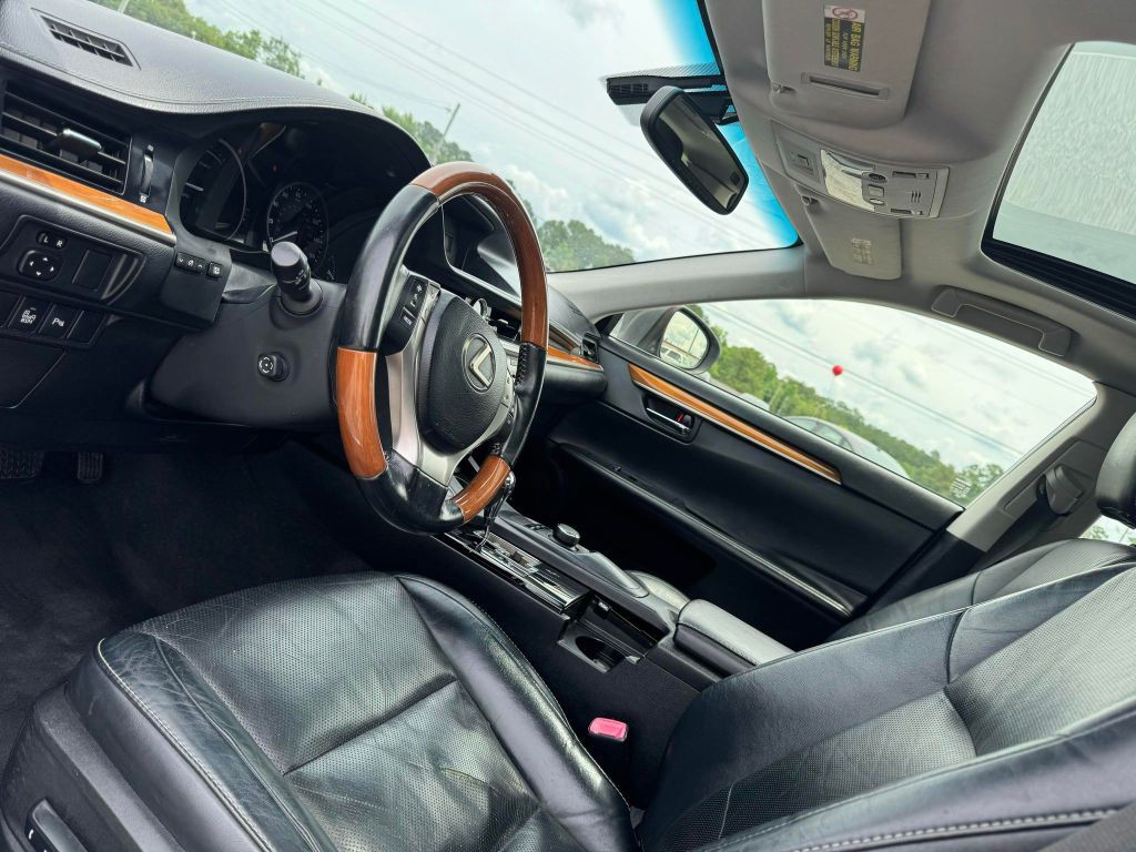 2013 Lexus ES 300 Image 13